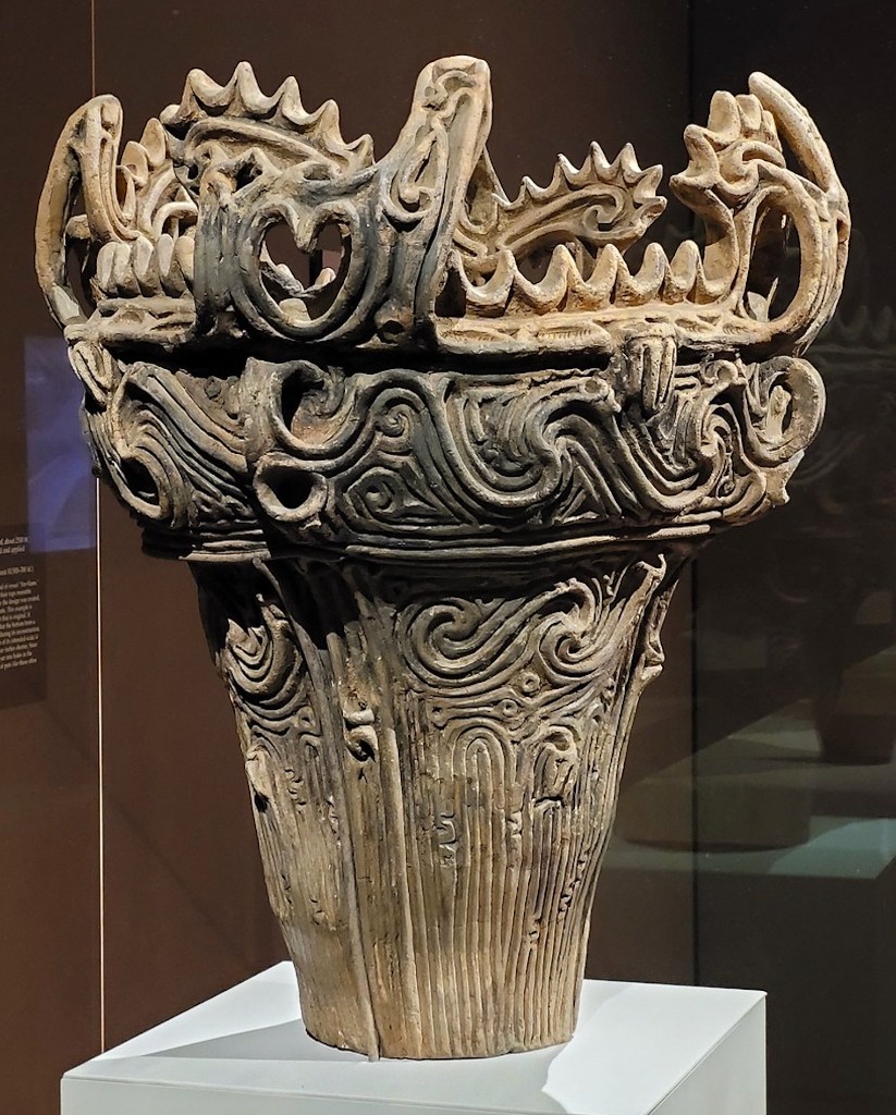 Cerâmica do período Jōmon com marcas de corda características — a cerâmica Jōmon é considerada uma das mais antigas do mundo